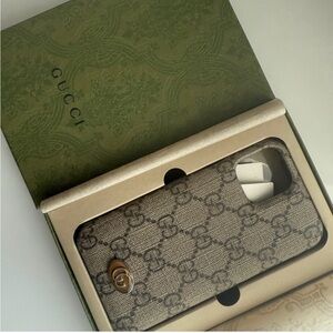 Gucci Monogram Black and Gray 11 Pro case